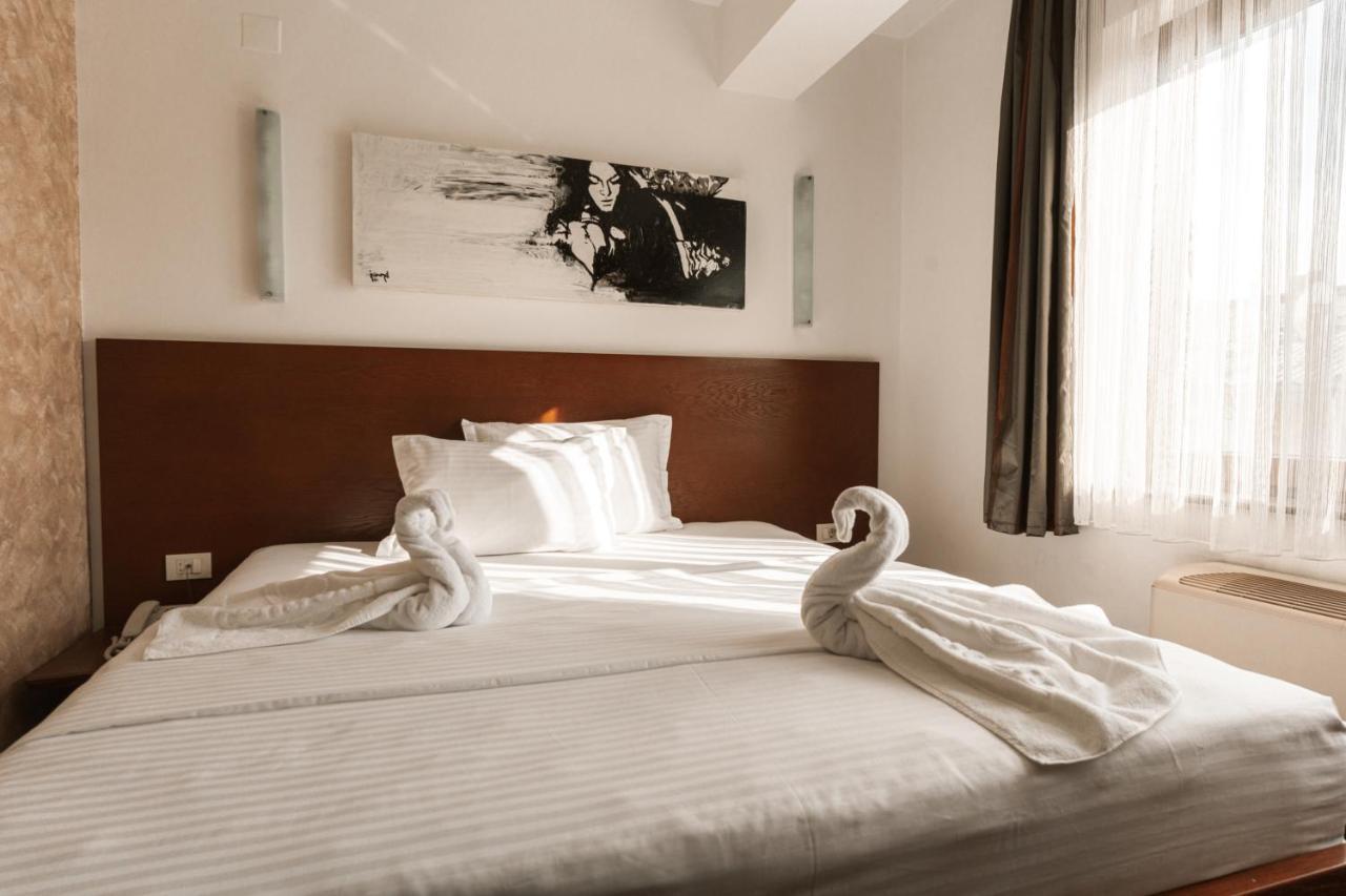 Hotel Centrum Prizren Exterior photo