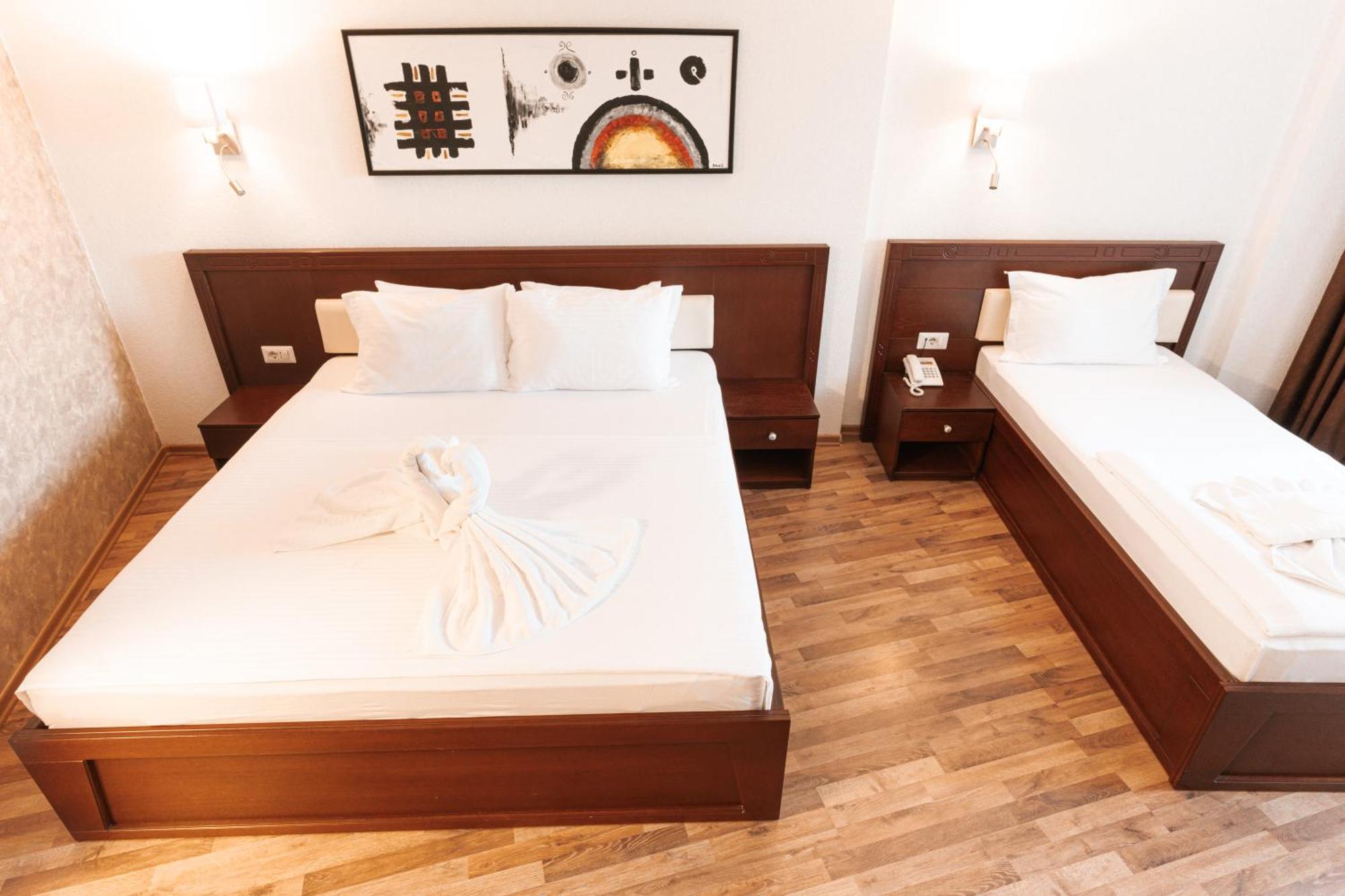 Hotel Centrum Prizren Exterior photo