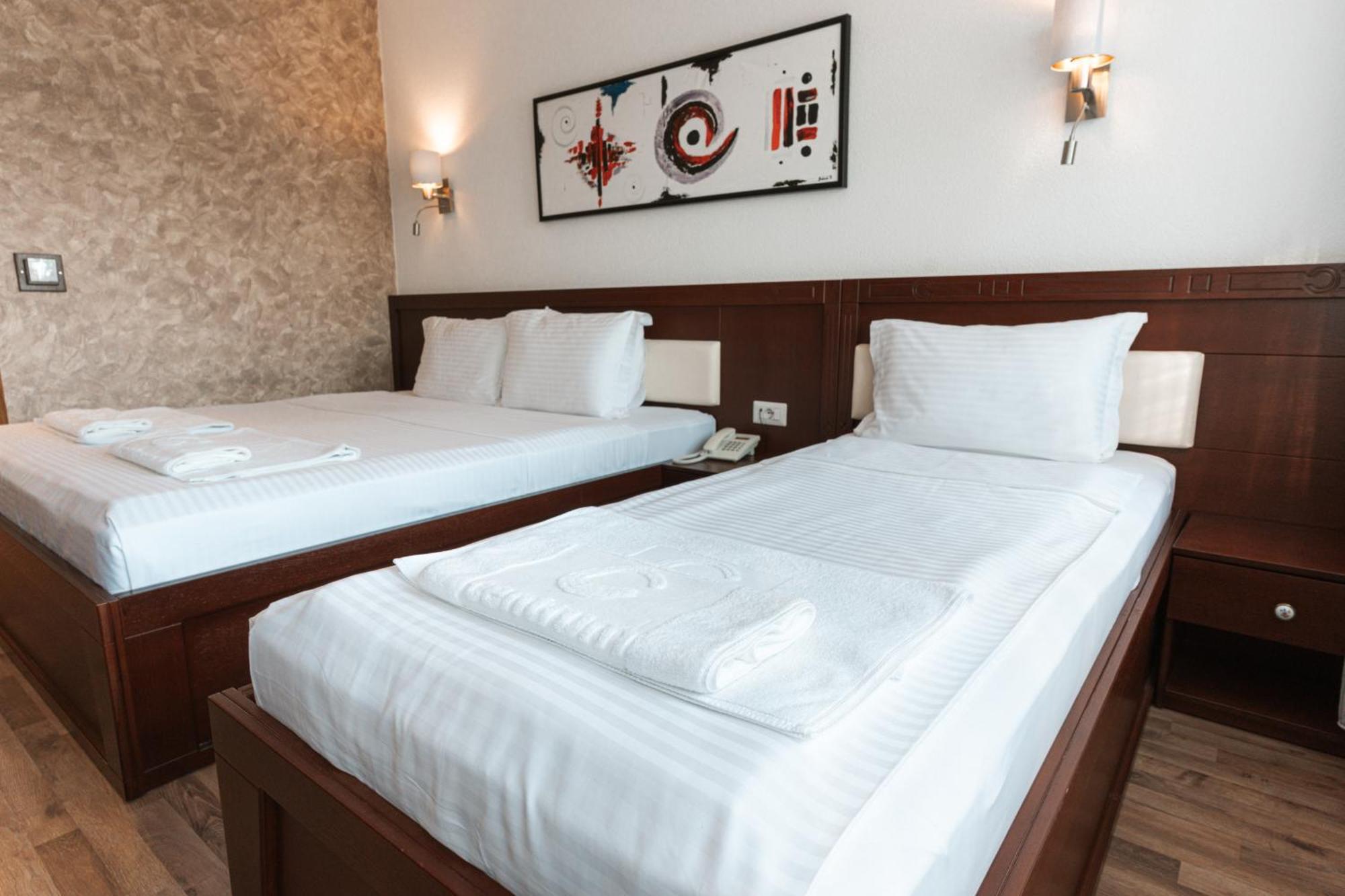 Hotel Centrum Prizren Exterior photo