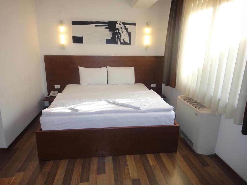 Hotel Centrum Prizren Exterior photo